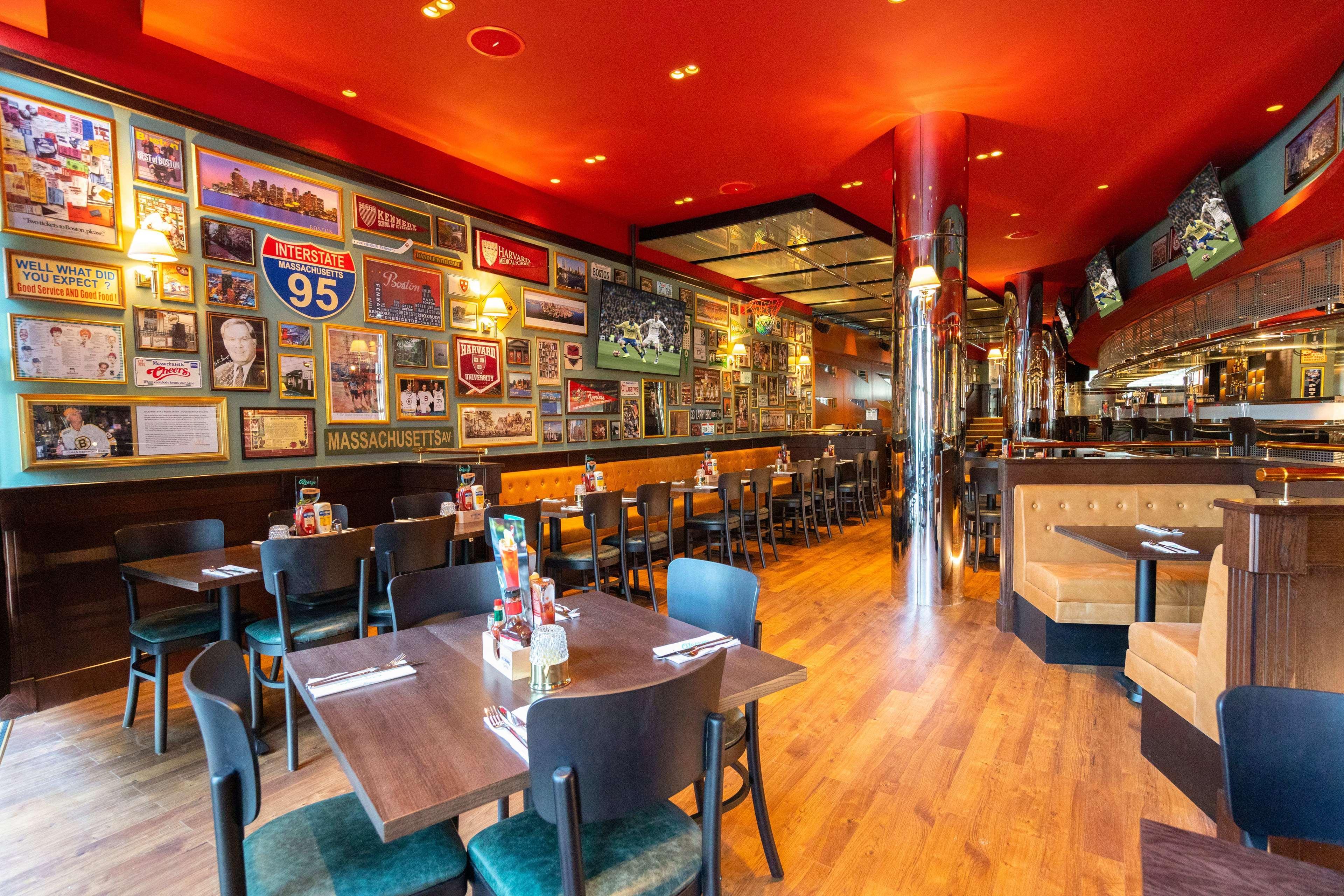 Golden Sands Boutique Hotel-Dubai Creek Εξωτερικό φωτογραφία Interior of a typical Hard Rock Cafe