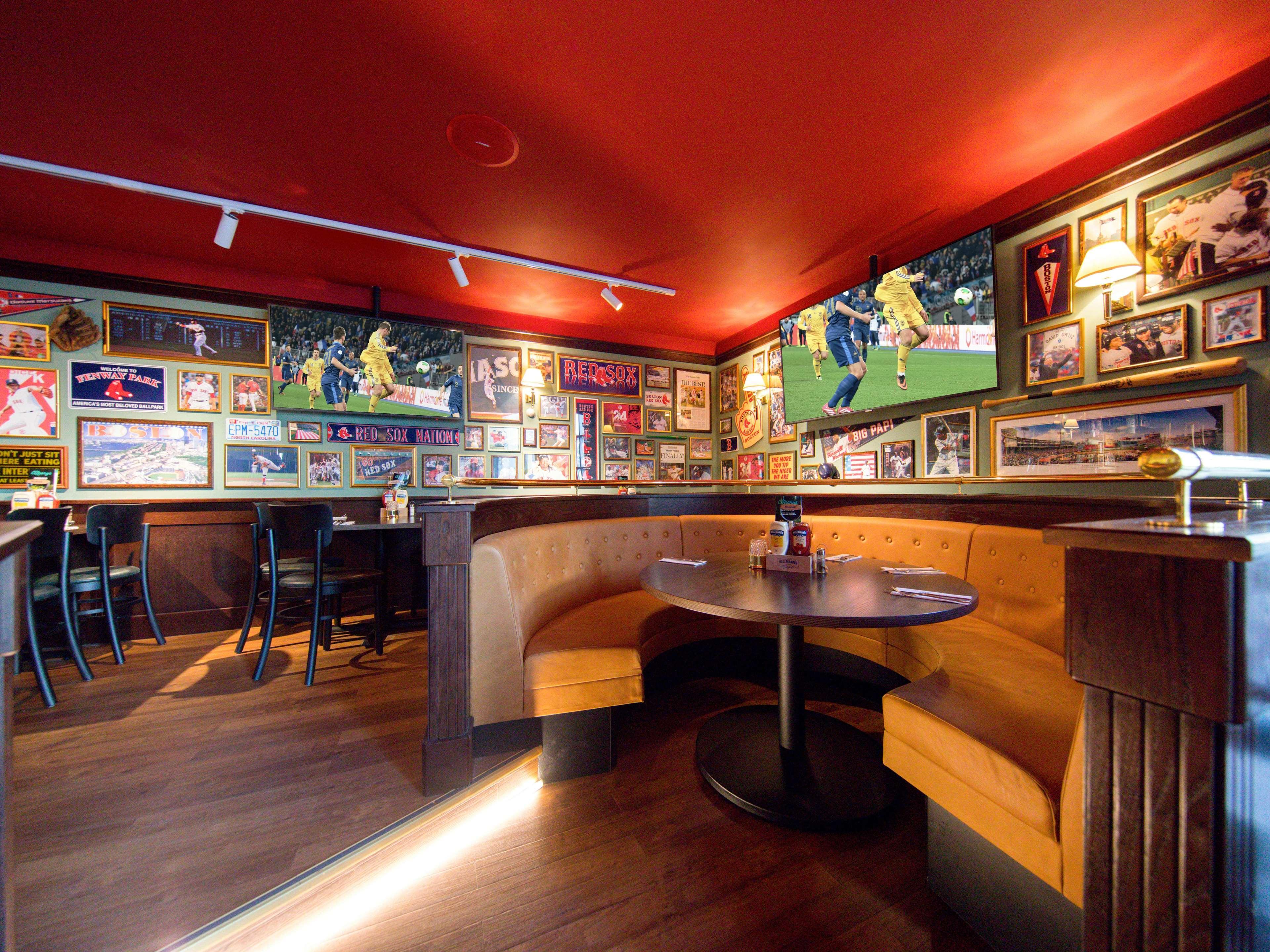 Golden Sands Boutique Hotel-Dubai Creek Εξωτερικό φωτογραφία Interior of a typical Hooters restaurant