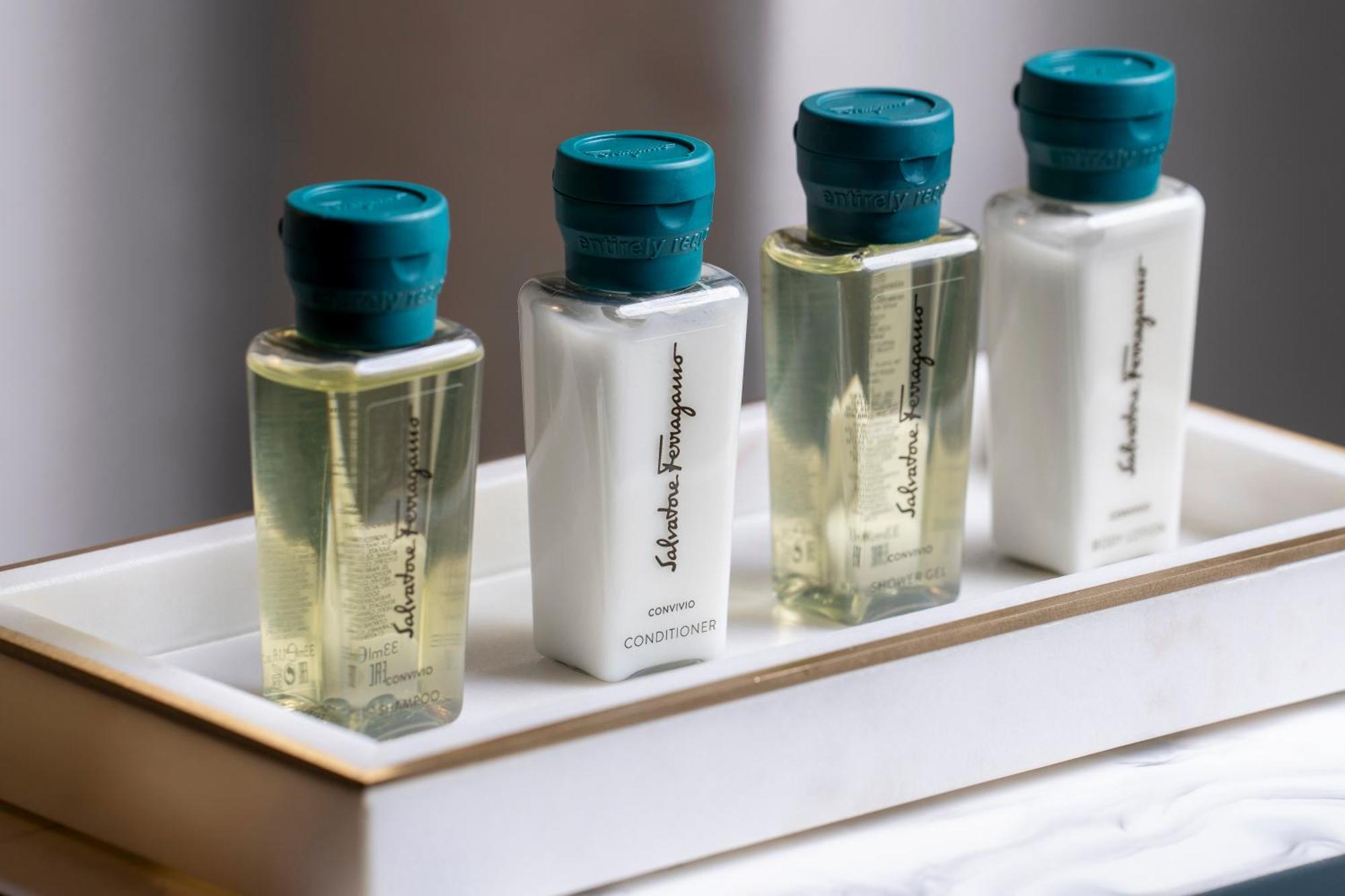 Golden Sands Boutique Hotel-Dubai Creek Εξωτερικό φωτογραφία The photo shows a set of four small, elegant bottles displayed on a white tray. Each bottle has a teal cap and a simple, stylish design. The bottles contain different products, likely for personal care or grooming, with some holding transparent liqui
